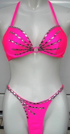 ..z podia na plaž...