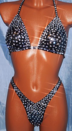 cierna so sive bodky